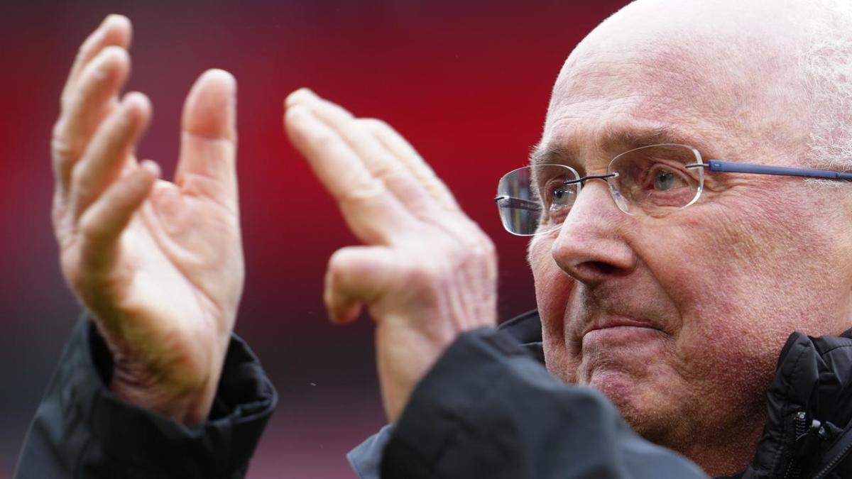 Former English football coach Eriksson dies at the age of 76