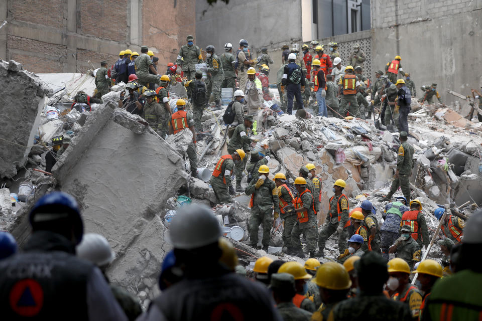 7.1 magnitude earthquake rocks Mexico City