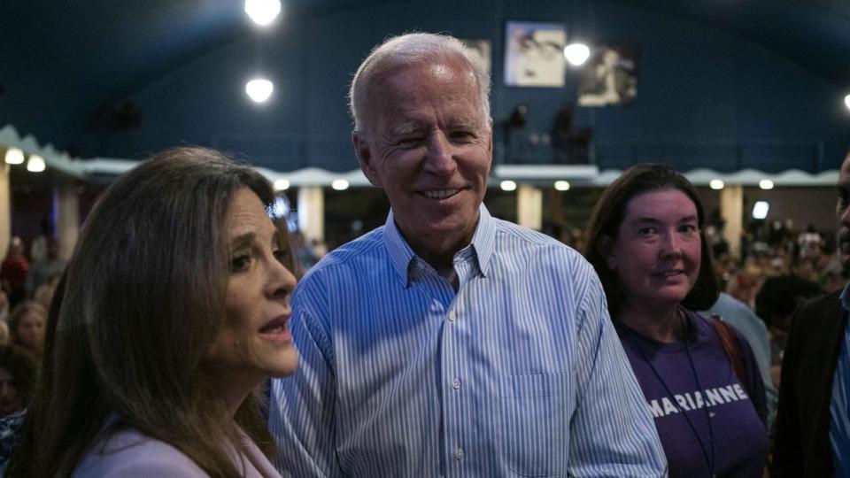 PHOTO: 2020 Democratic presidential hopeful former Vice President Joe Biden talks with fellow candidate Marianne Williamson (L) at the Wing Ding Dinner on August 9, 2019 in Clear Lake, Iowa. (Alex Edelman/AFP via Getty Images)