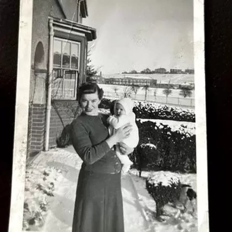 Margaret con su madre cuando era bebé.