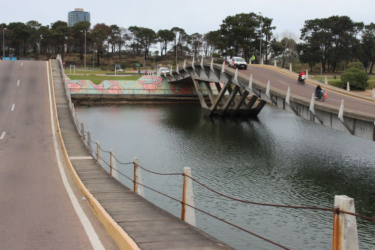 El Puente de La Barra, cerrado al tránsito por la rotura de una linga