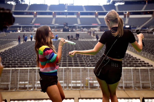 Maren Morris and Taylor Swift in Arlington Texas in October 2018