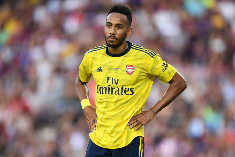 Arsenal's away kit is a modern bruised banana. (Credit: Getty Images)