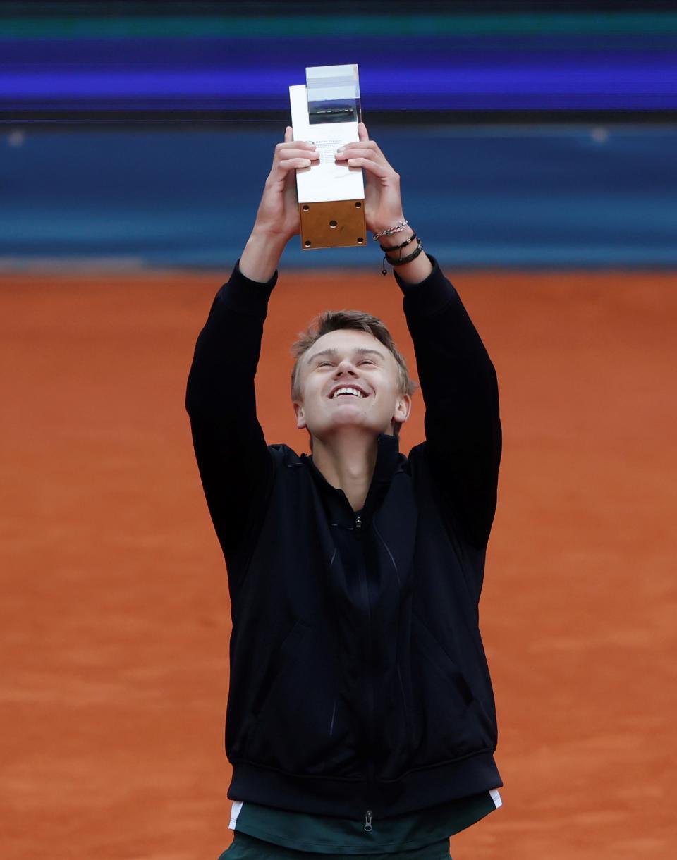 Rune con el trofeo de campeón del Torneo de Múnich. (Foto: Philippe Ruiz / Xinhua / Getty Images).