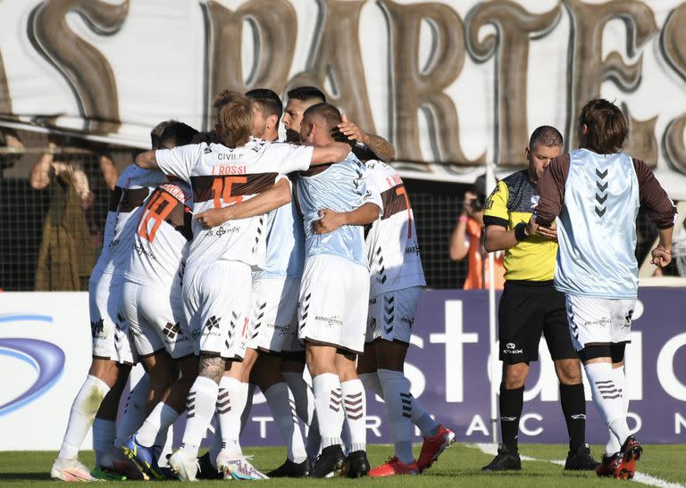 Platense se anotó un pleno contra Racing y espera repetir en el Monumental ante River