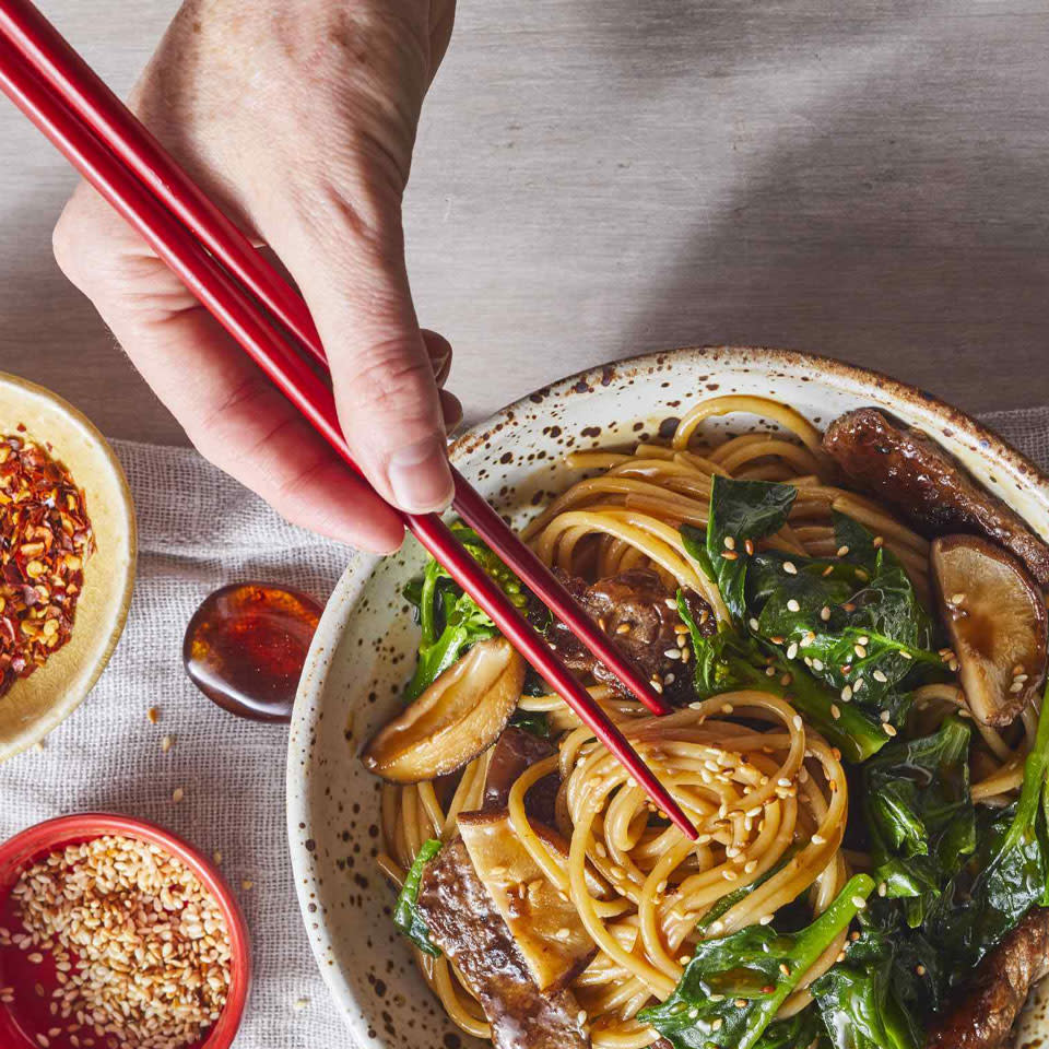 Long-Life Noodles with Beef & Chinese Broccoli