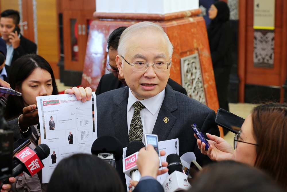 Ayer Hitam MP Datuk Seri Wee Ka Siong the Agriculture and Agro-based Industry Ministry had called for an open tender on July 24 for the RM52.48 million worth of contracts over a three-year period and the companies that won the tenders have now been forced to enter into direct negotiations. ― Picture by Ahmad Zamzahuri