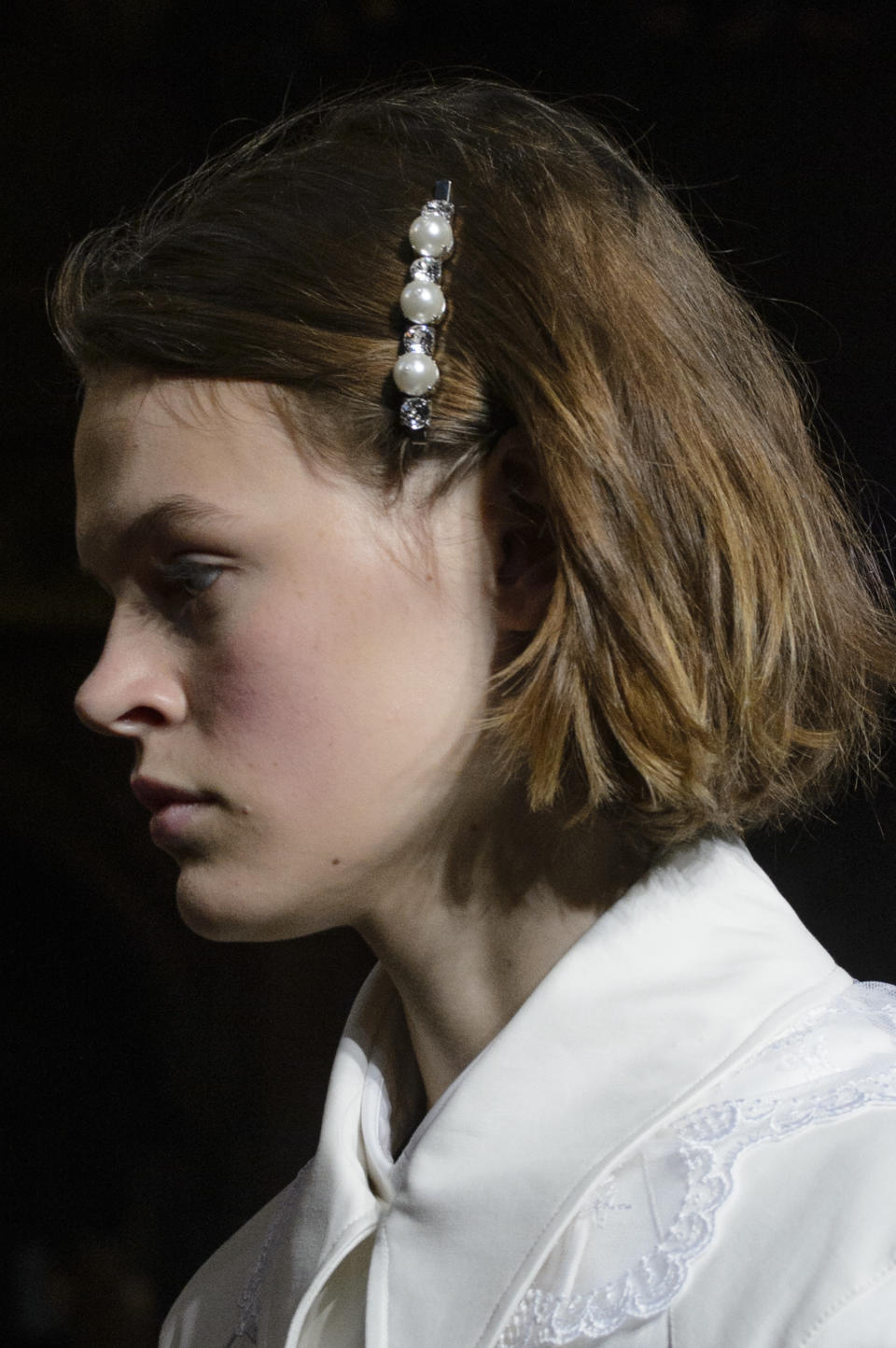 <p><i>Pearl-lined barrette from the SS18 Simone Rocha collection. (Photo: ImaxTree) </i></p>