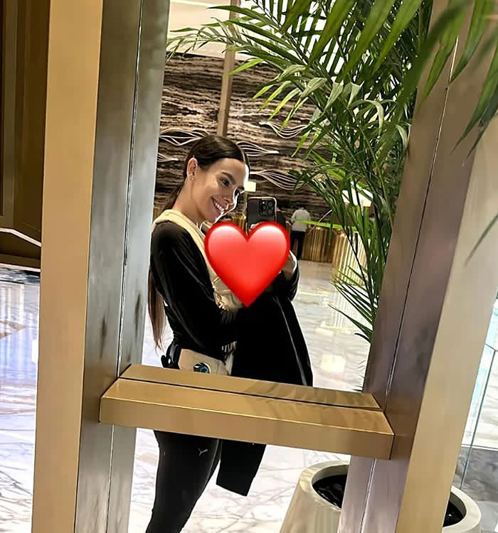 Cristina Pedroche con su hija en Dubai