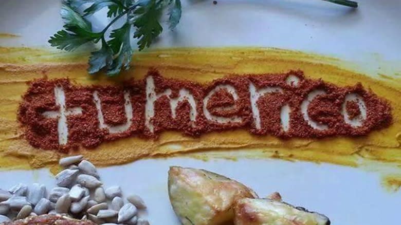 The name 'tumerico' spelled in sauces and spices