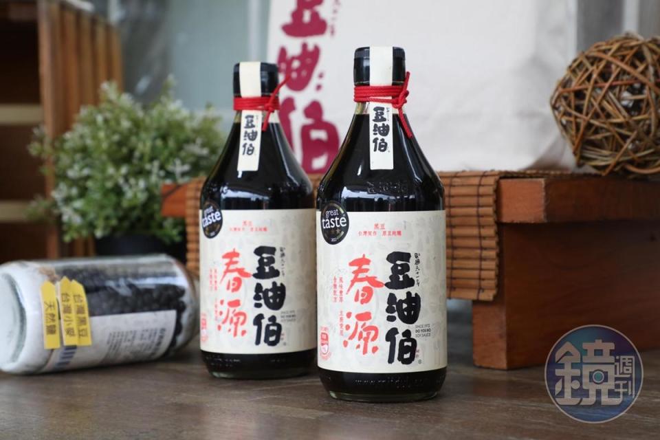以台灣黑豆釀造的「春源」，帶有濃郁豆香，適合滷煮紅燒。（370元／瓶、500ml）