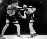 Max Schmeling (l.) setzte sich am 19. Juni 1936 überraschend gegen Joe Louis durch