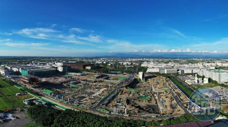 台積電宣示台南躍升全球半導體的重鎮，帶動台南房市一路從園區周遭暢旺至大台南地區，掀起外地建商搶地、外地人搶房的熱潮。