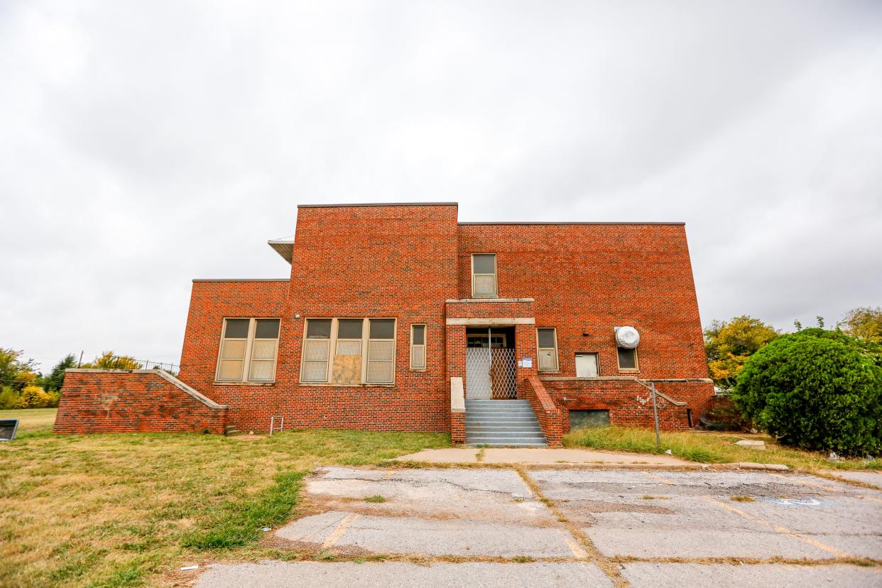 Dewey Elementary School may soon be demolished to make room for a community park, although a city councilwoman thinks the price is too high.