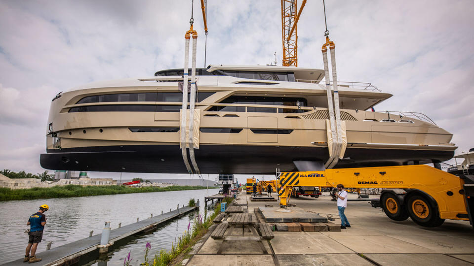 Van der Valk Custom Pilot Superyacht D.Rolli