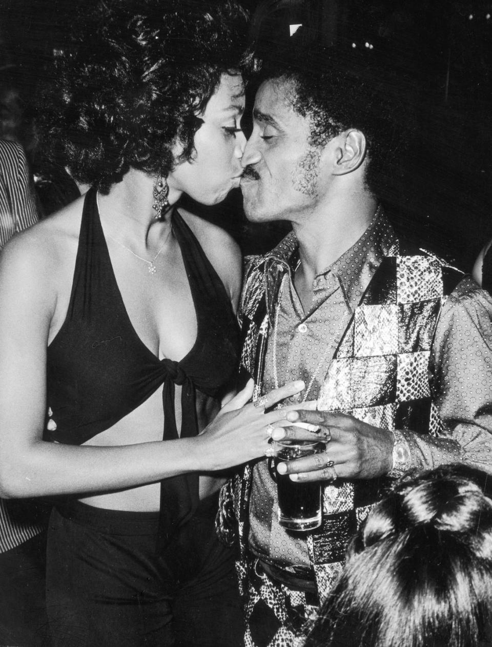 100 Photos of Celebrities Partying in the '70s