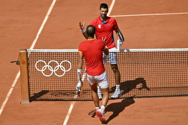 Novak Djokovic y Rafa Nadal escriben una nueva página de su histórica rivalidad en el tenis el 29 de julio de 2024 en los Juegos Olímpicos de París (Miguel MEDINA)