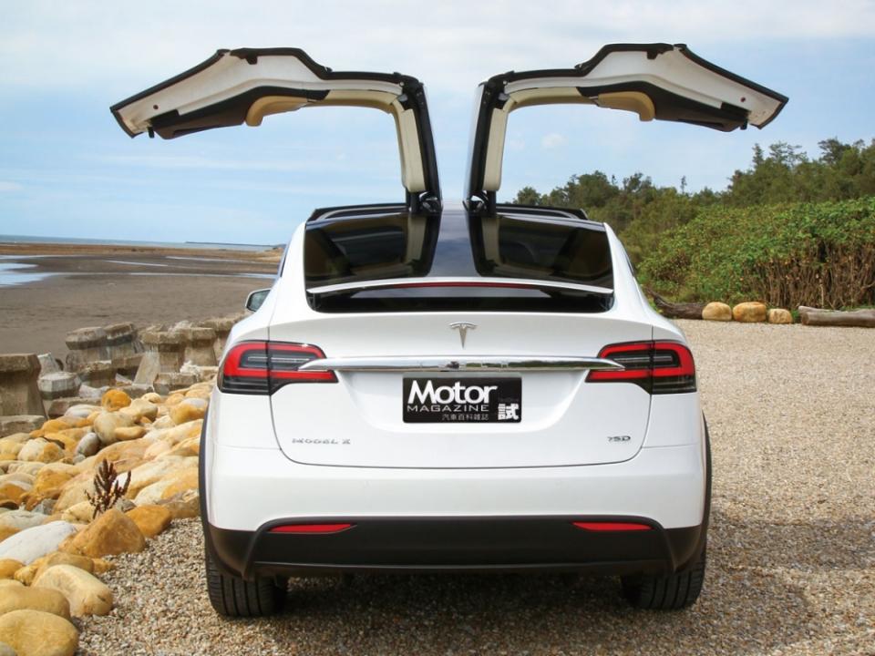 【焦點路試】Tesla Model X 75D 鷹翼一展 電翻全場