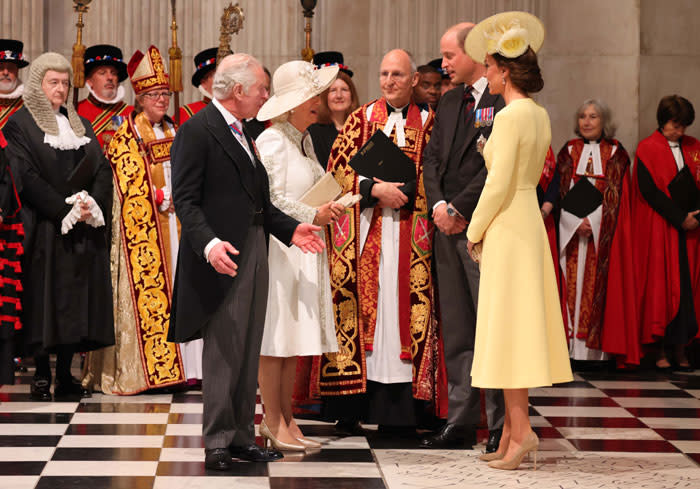 El príncipe Guillermo y la reina consorte Camilla