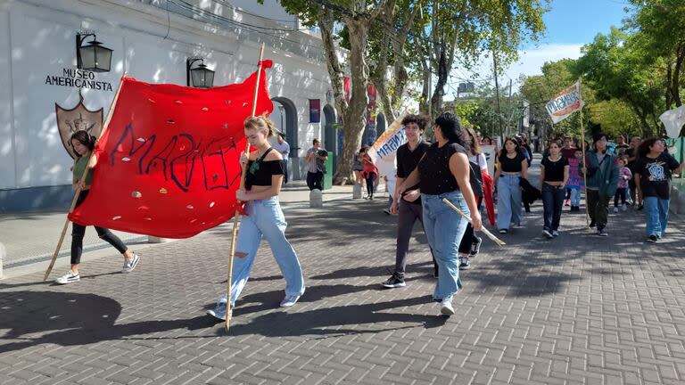 El año pasado, por los problemas edilicios, las familias de la Ensam ya marcharon 