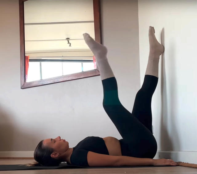 FULL BODY WALL PILATES WORKOUT FOR BEGINNERS, 15 MIN