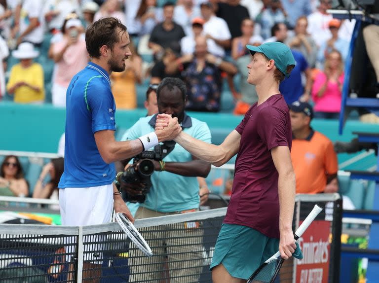 Daniil Medvedev ganó los primeros seis duelos ante Jannik Sinner; el italiano, los tres últimos