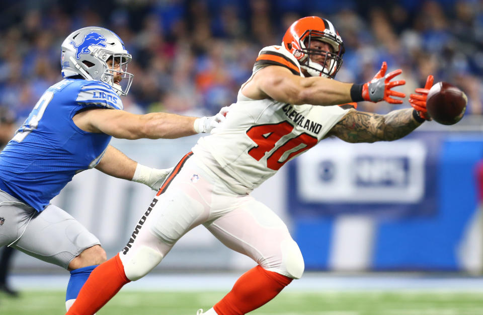 <p>Nick Bellore #43 of the Detroit Lions breaks up a pass intended for Danny Vitale #40 of the Cleveland Browns during the first half at Ford Field on November 12, 2017 in Detroit, Michigan. (Photo by Rey Del Rio/Getty Images) </p>