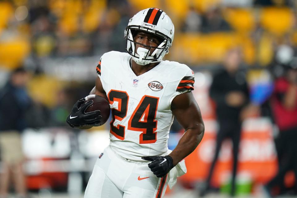 Cleveland Browns running back Nick Chubb warms up before an NFL football game against the Cleveland Browns Monday, Sept. 18, 2023, in Pittsburgh. (AP Photo/Matt Freed)