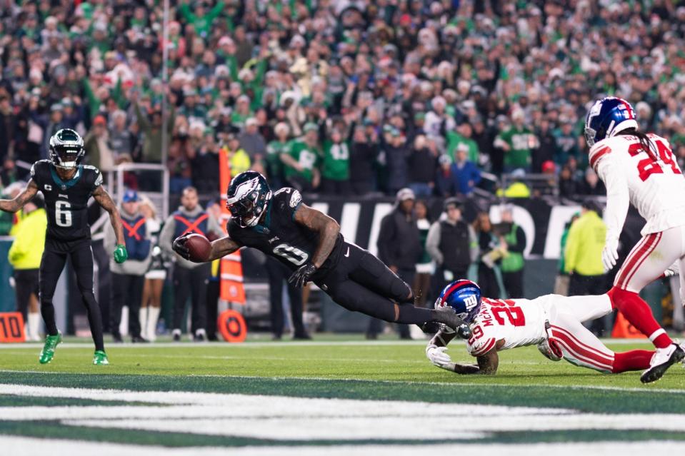 Dec 25, 2023; Philadelphia, Pennsylvania, USA; Philadelphia Eagles running back D’Andre Swift (0) scores a touchdown past New York Giants safety Xavier McKinney (29) during the fourth quarter at Lincoln Financial Field. Mandatory Credit: Bill Streicher-USA TODAY Sports