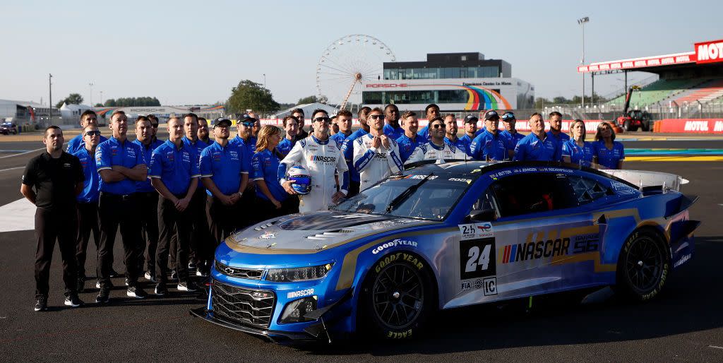 le mans 24 hour race team photos