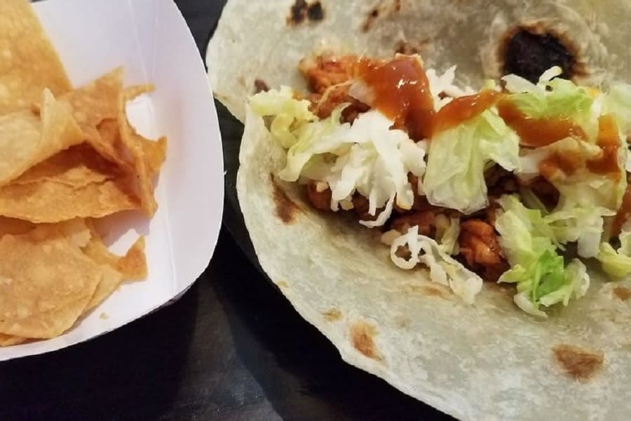 <b>Photo: tom h./<a href="https://www.yelp.com/biz_photos/tacotote-resler-el-paso-2?utm_campaign=31026218-d33a-4f13-bd76-62b4f2f67bc8%2C584503f6-4dd4-4f3e-a9de-4a7e39bdbd3e&utm_medium=81024472-a80c-4266-a0e5-a3bf8775daa7" rel="nofollow noopener" target="_blank" data-ylk="slk:Yelp;elm:context_link;itc:0;sec:content-canvas" class="link ">Yelp</a></b><br>