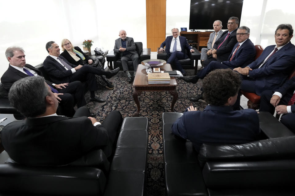 Brazilian President Luiz Inacio Lula da Silva, top, center left, meets with Vice President-elect Geraldo Alckmin, top center right, Supreme Court President Rosa Weber, top, third from left, Supreme Court Justice Luis Roberto Barroso, second left, and other justices at Planalto Palace in Brasilia, Brazil, Monday, Jan. 9, 2023, the morning after ex-President Jair Bolsonaro’s supporters stormed Congress, the Supreme Court and presidential palace. (AP Photo/Eraldo Peres)