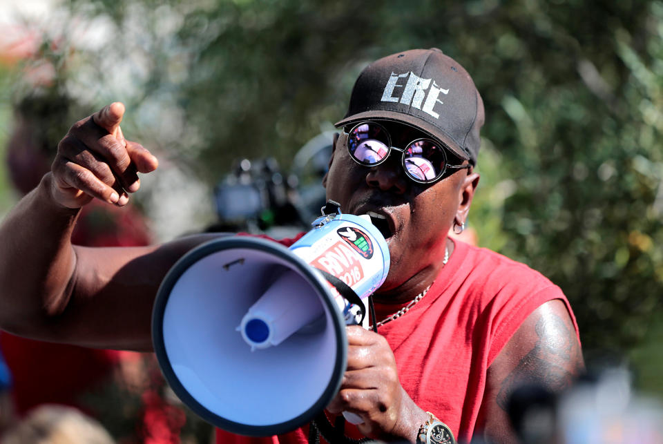 <p>Amir Rahim leads protesters gathered at the El Cajon Police Department headquarters in chants to protest the fatal shooting of an unarmed black man Tuesday by officers in El Cajon, California, Sept. 28, 2016. (Photo: Earnie Grafton/Reuters) </p>