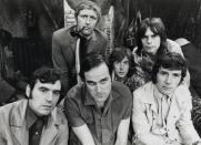 <p>Mit der anarchistischen TV-Show "Monty Python's Flying Circus" schrieben sie Comedy- und TV-Geschichte: Terry Jones (1942 bis 2020), Graham Chapman (1941 bis 1989), John Cleese, Eric Idle, Terry Gilliam und Michael Palin (von links) gründeten 1969 die Komiker-Truppe Monty Python. Ihre Sketche sind legendär, Filme wie "Das Leben des Brian" Kult. (Bild: Edel)</p>