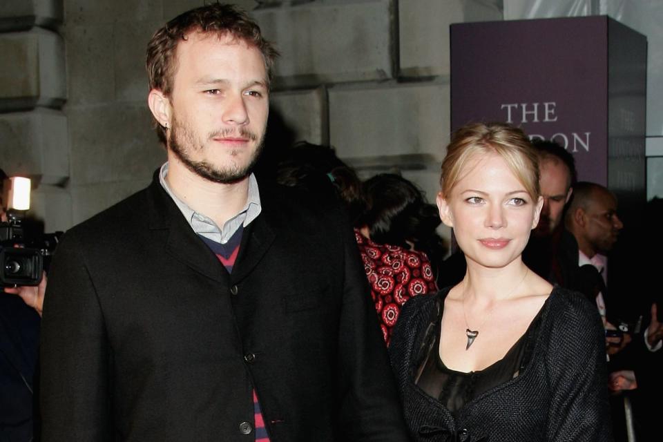 Privat musste Michelle Williams einen schweren Schicksalsschlag hinnehmen: Im Januar 2008 starb ihre große Liebe Heath Ledger (Bild) an einem fatalen Medikamentenmix. Und auch ihre Ehe ging in die Brüche: Im Juli 2018 heiratete sie den Rockmusiker Phil Elverum, von dem sie sie sich allerdings 2019 schon wieder trennte. Inzwischen ist sie mit dem Chereografen Thomas Kail verheiratet, mit dem sie im Juni 2020 ein Kind bekam. (Bild: MJ Kim / Getty Images)