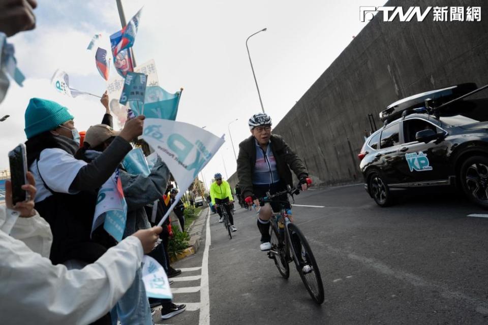 柯文哲指出，這次他將與夫人陳佩琪選在端午連假去花蓮兩天一夜單車之旅，圖為今年二月他挑戰一日北高。（圖／民眾黨）