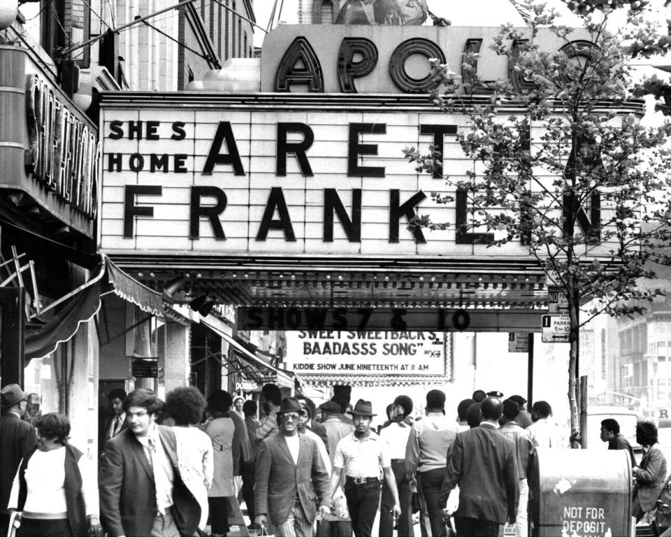 On the tourist circuit for visiting British rock stars hoping to learn a few things: the Apollo Theatre on West 125th, Harlem, early ’70s. (Credit: NY Daily News Archive via Getty Images)