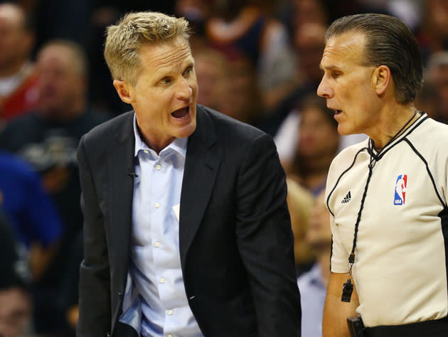 Steve Kerr asks a ref about his favorite cassette tapes. (AP)