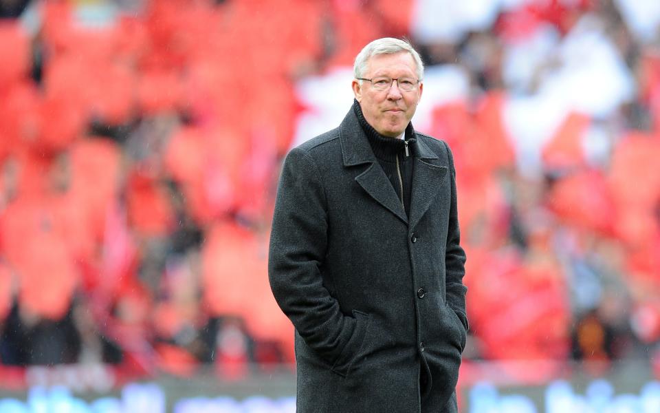 Sir Alex Ferguson se encuentra entre las 20 figuras del fútbol escocés que piden que la demencia y las lesiones cerebrales entre los exfutbolistas sean reconocidas como lesiones laborales.