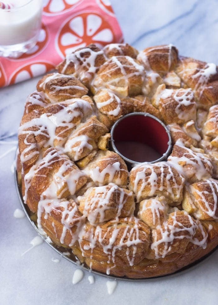 I challenge you to not have fun as you pull apart pieces of this sticky-sweet monkey bread. I promise you will not win.Recipe: Pull Apart Apple Fritter Monkey Bread