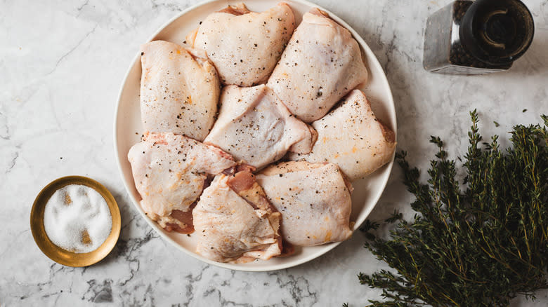 Seasoned chicken with salt and pepper