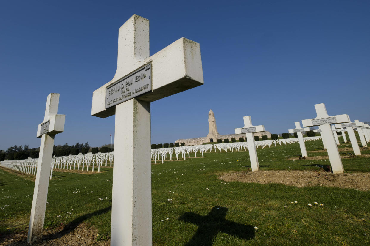 Parmi les sites de la Première guerre mondiale inscrits au Patrimoine mondiale de l’Unesco se trouve l’ossuaire de Douaumont, inauguré en 1920. 