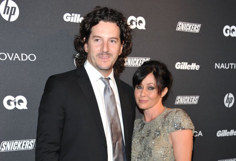 Kurt Iswarienko and Shannen Doherty pose together on a red carpet