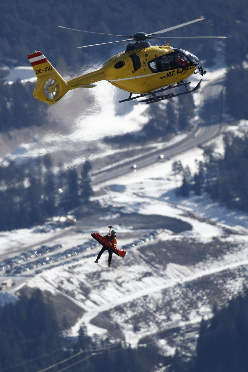 Rescue helicopter evacuate United States' Isabella Wright after she crashed during an alpine ski, women's World Cup downhill race, in Cortina d'Ampezzo, Italy, Saturday, Jan. 27, 2024. (AP Photo/Gabriele Facciotti)