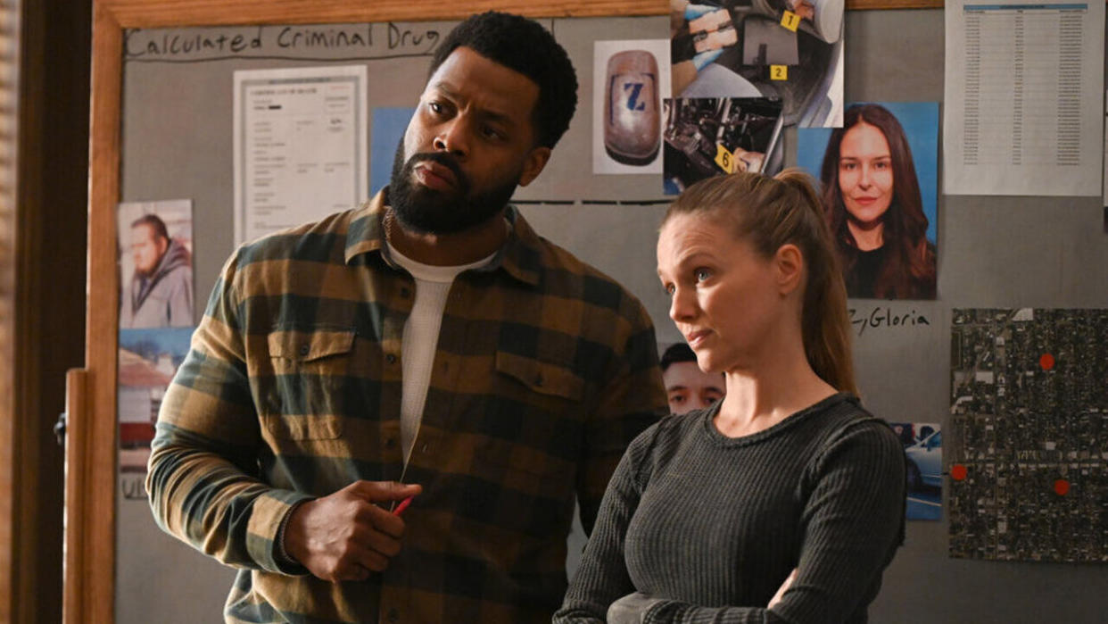  LaRoyce Hawkins as Atwater and Tracy Spiridakos as Upton in Chicago P.D. Season 11x04. 