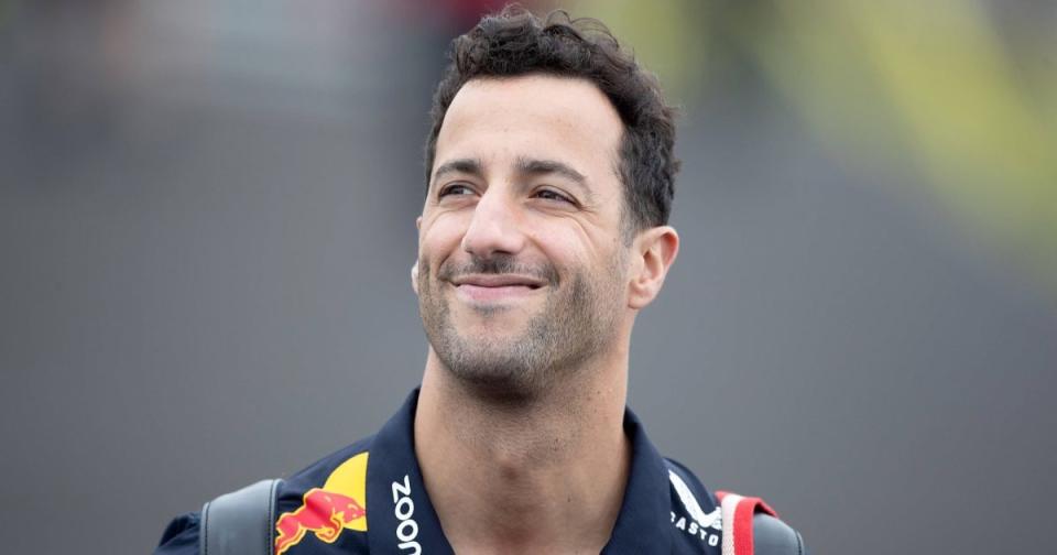 Daniel Ricciardo tersenyum saat tiba di trek.  Montreal, Kanada.  Juni 2023. Kredit: Alamy