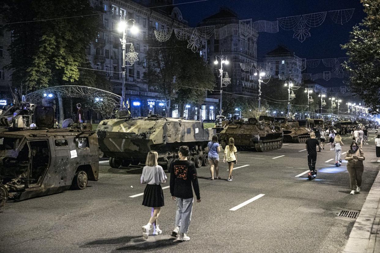 Russian tanks and military systems are exhibited in Kyiv on Aug. 22, 2022. <a href="https://media.gettyimages.com/photos/tank-and-motor-artillery-systems-captured-by-ukrainian-forces-during-picture-id1242661713?s=2048x2048" rel="nofollow noopener" target="_blank" data-ylk="slk:Metin Aktas/Anadolu Agency via Getty Images;elm:context_link;itc:0;sec:content-canvas" class="link ">Metin Aktas/Anadolu Agency via Getty Images</a>