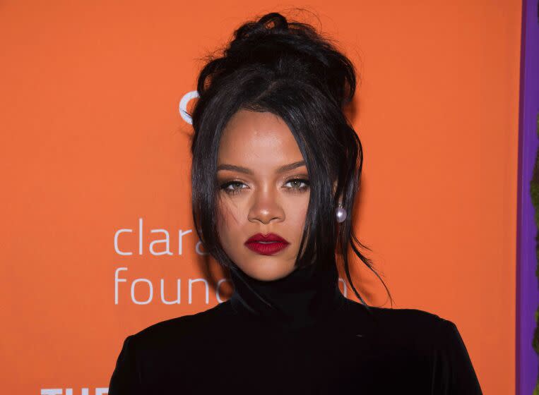 En esta foto del 12 de septiembre de 2019, Rihanna en la 5ta gana benéfica anual Diamond Ball en Nueva York. Rihanna cree que todas las mujeres deben ser celebradas independientemente de su forma, talla y color. Ese espíritu de inclusión ha hecho de sus líneas de ropa íntima y maquillaje éxitos rotundos. (Foto por Charles Sykes/Invision/AP, Archivo)