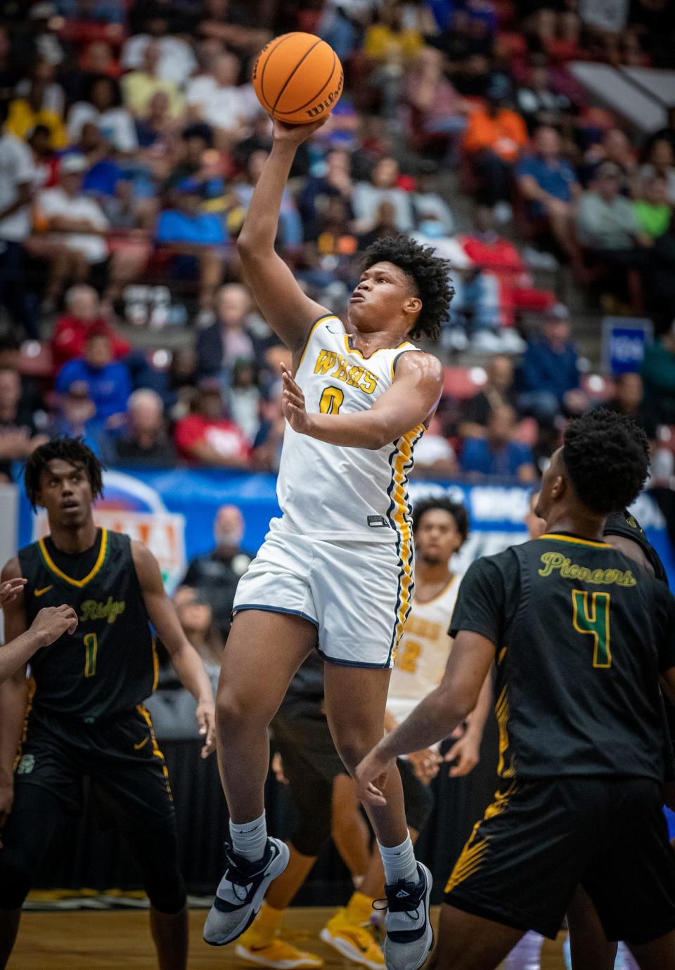 Winter Haven (0) Jamie Phillips Jr. drives to the basket over Oak Ridge during the 7A FHSSAA Semi final game at the RP Funding Center in Lakeland Fl  Friday March 3,2023. Winter Haven won 61-58 to advance to the state 7A title game. Ernst Peters/The Ledger