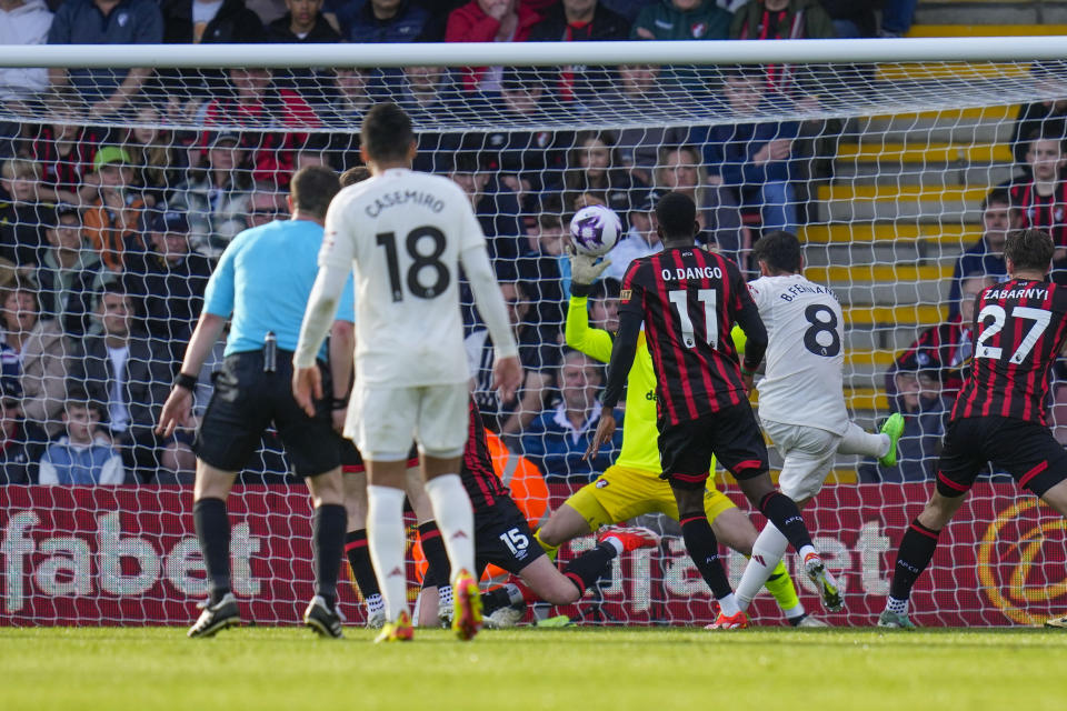 Manchester United's Bruno Fernandes, second right, scores his side's opening goal during the English Premier League soccer match between Bournemouth and Manchester United, at The Vitality Stadium in Bournemouth, England, Saturday, April 13, 2024. (AP Photo/Kirsty Wigglesworth)